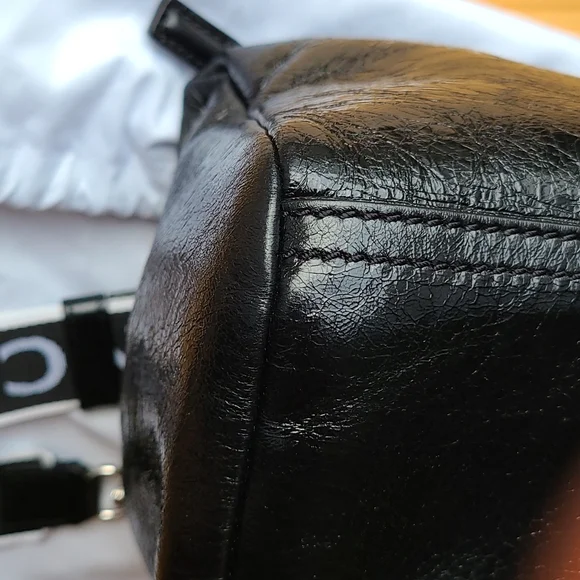 TRADED * Givenchy Crackled Patent 4G Small Pandora Black - Picture 6 of 13